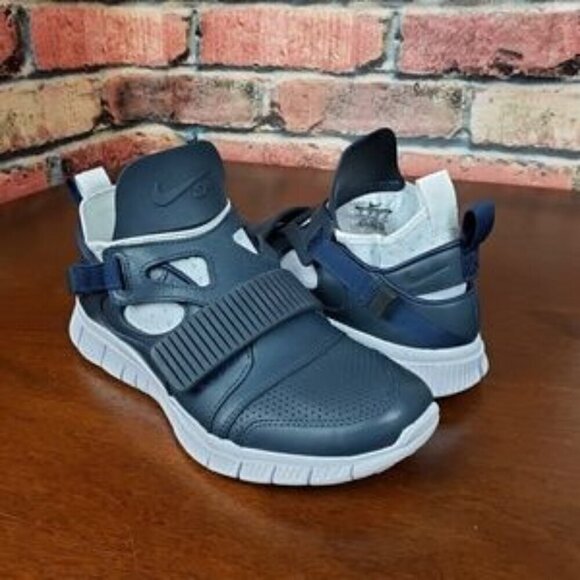 New  Unisex Nike Free Huarache Carnivore SP - Picture 1 of 7